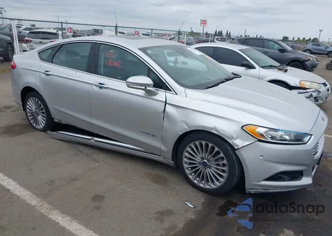 2013 Ford Fusion Hybrid Titanium z USA, uszkodzony, nr VIN 3FA6P0RUXDR388796